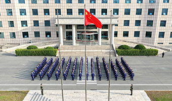 今天，一起升國旗！祝福偉大祖國！